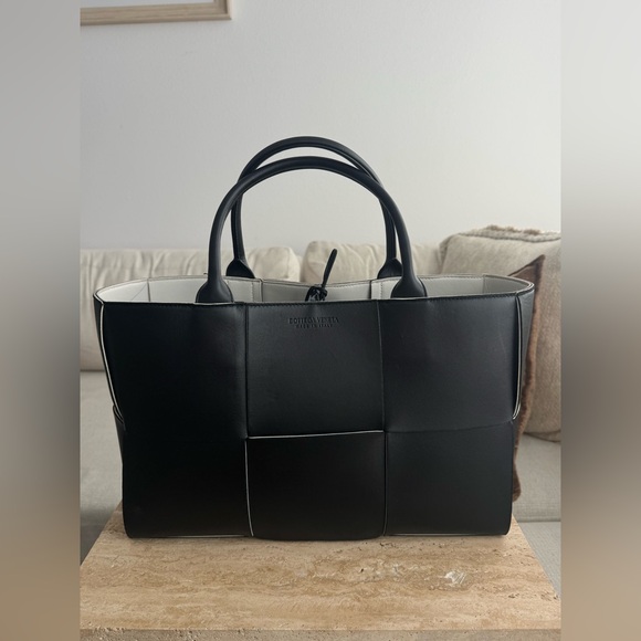 Bottega Veneta Handbags - Bottega Veneta Medium Arco Tote